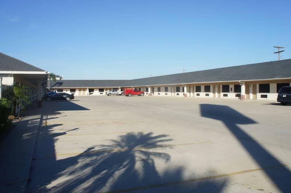 Americas Best Value Inn Harlingen Esterno foto