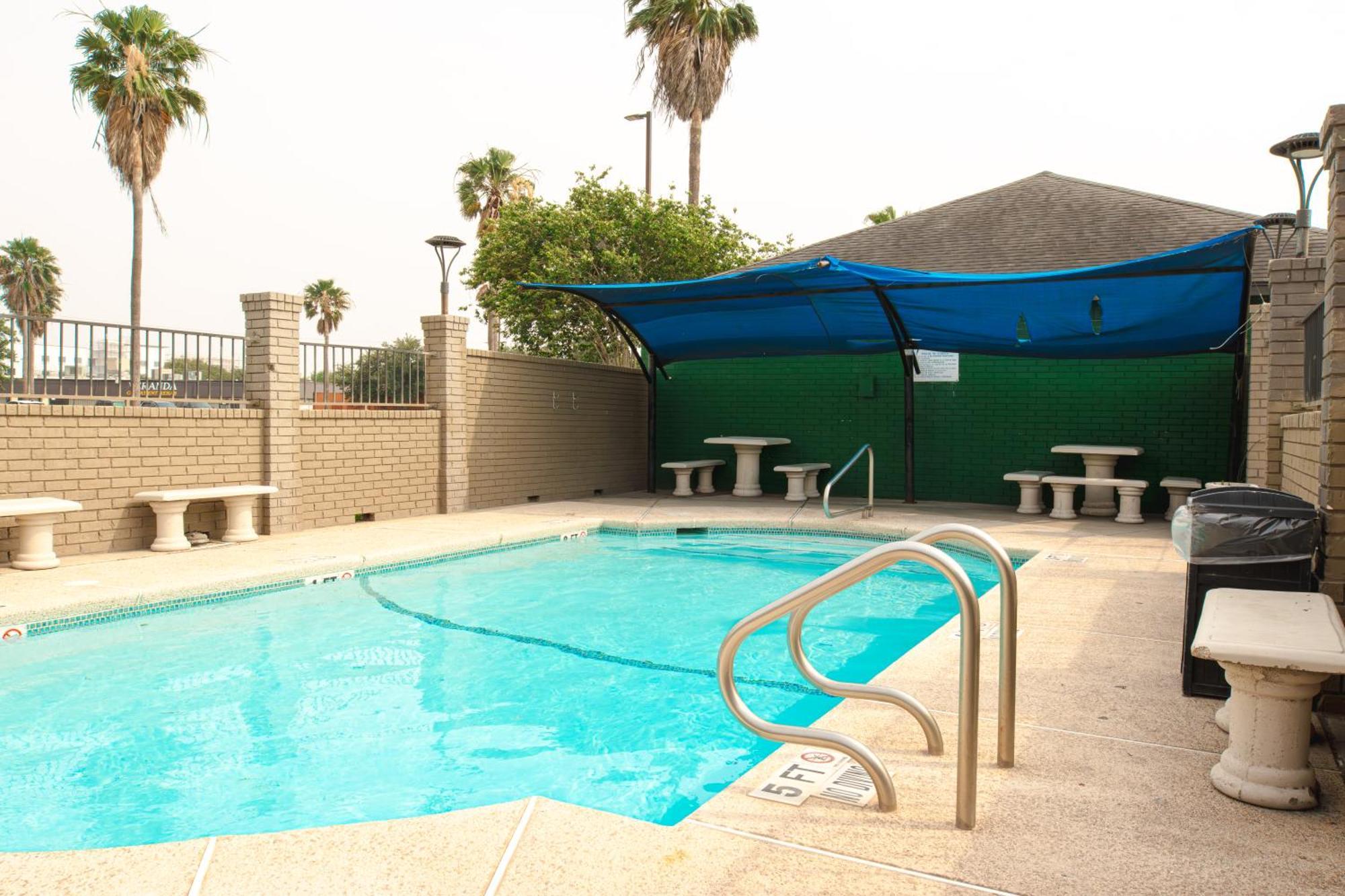 Americas Best Value Inn Harlingen Esterno foto
