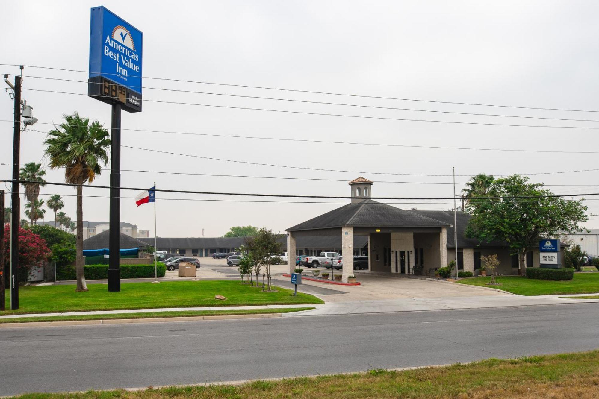 Americas Best Value Inn Harlingen Esterno foto