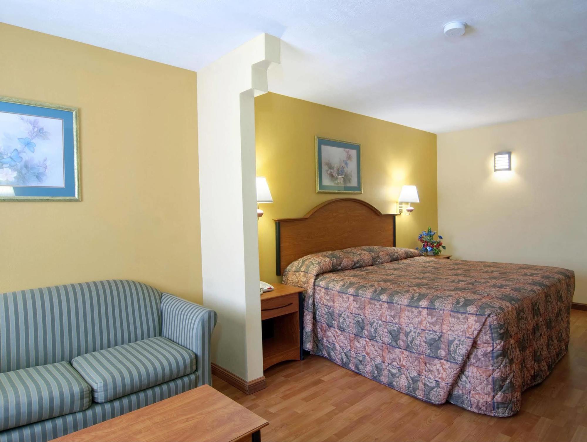 Americas Best Value Inn Harlingen Esterno foto