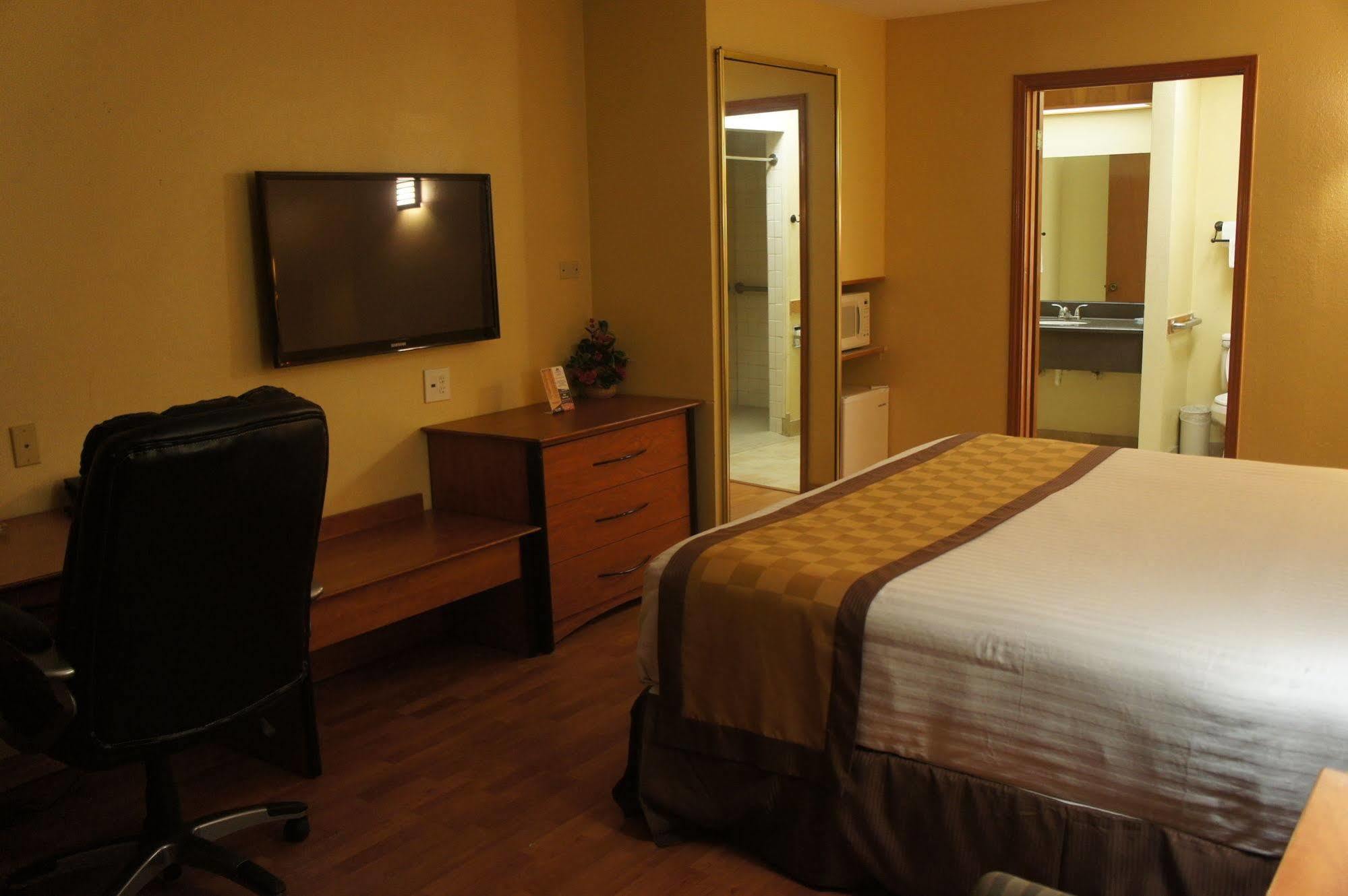 Americas Best Value Inn Harlingen Esterno foto
